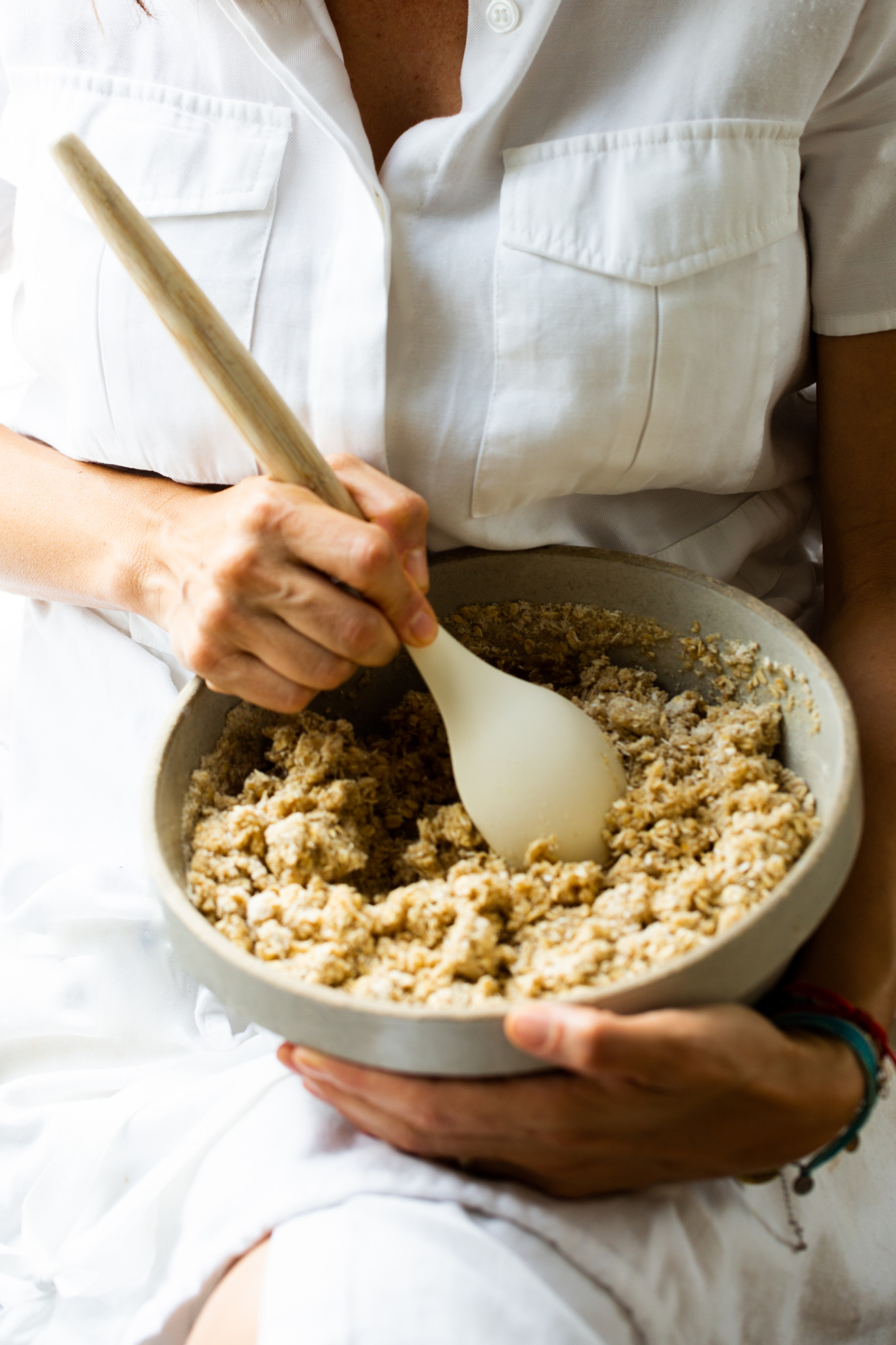 Mixing ingredients to make oatmealbars