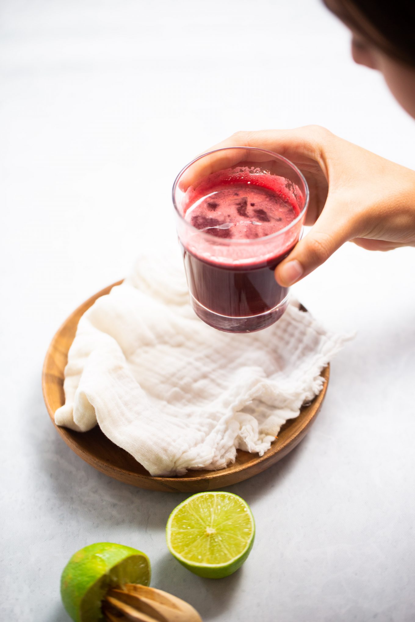 Beet juice with carrots, pear and a bit of lemon juice in a glass