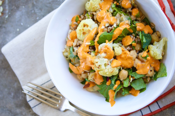 Farro con coliflor rostizada y romesco.P&V#vegan