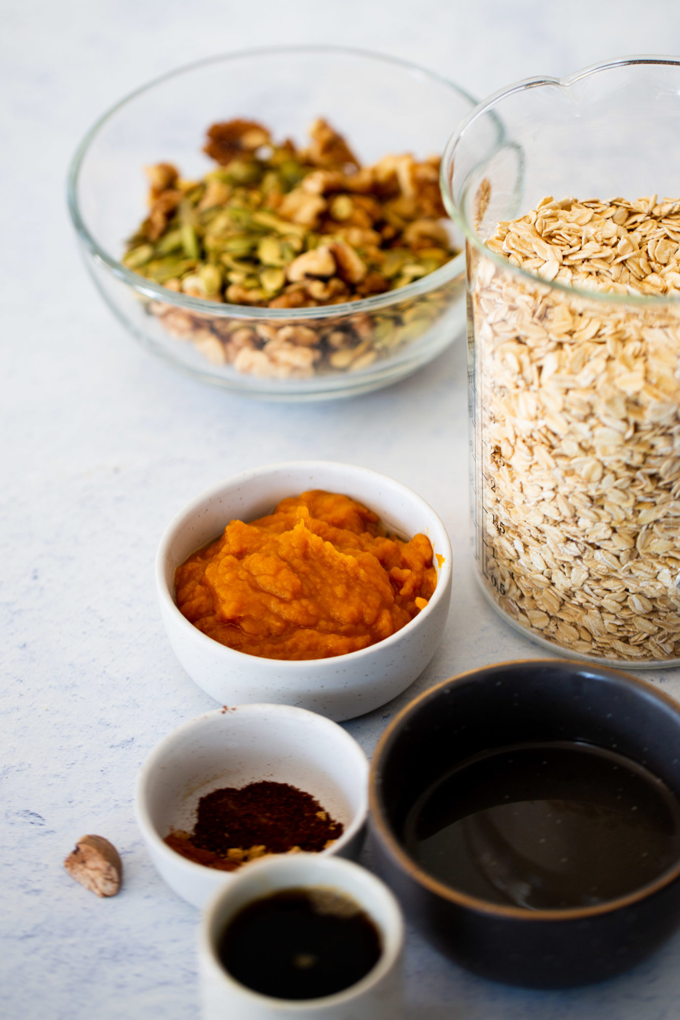 ingredients to prepare pumkin pie granola