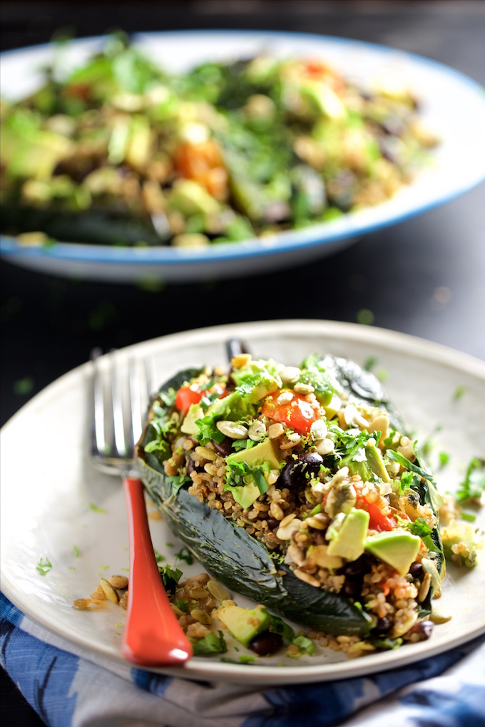 Chiles rellenos de quinoa y semillas