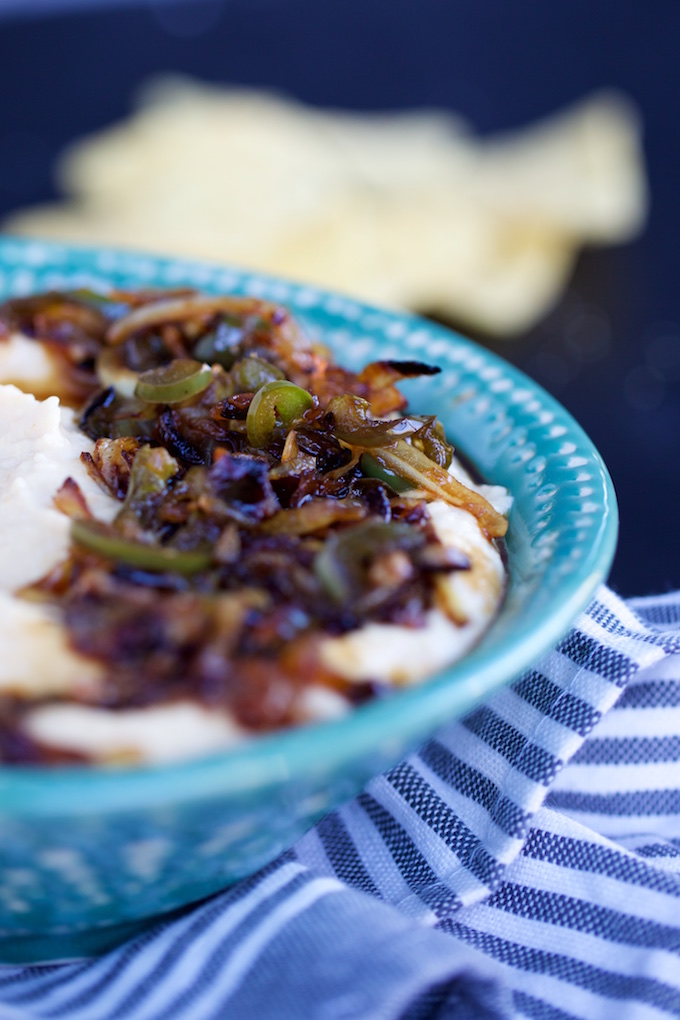 Receta de hummus con chiles toreados.Recipe for a Mexican hummus, give it a try, you'll love it.