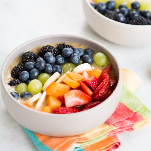 Smoothie bowl con colores del arcoirs