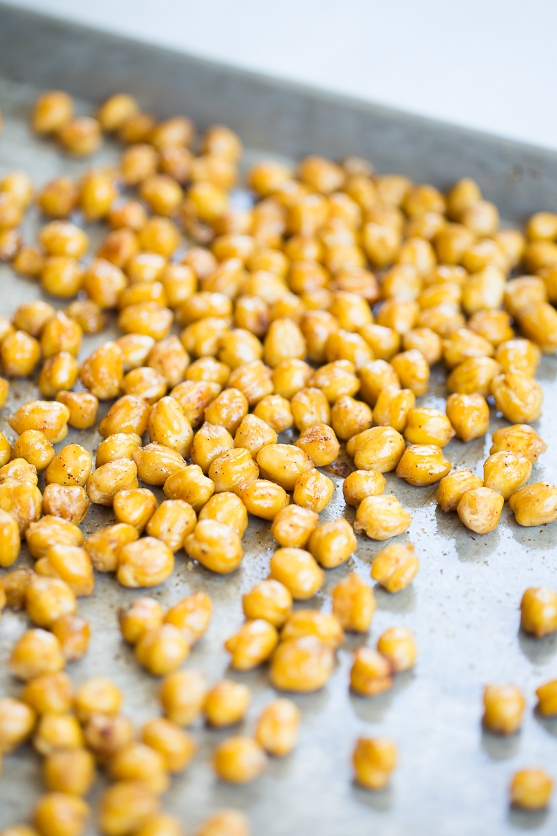 Garbanzos rostizados con chipotle.