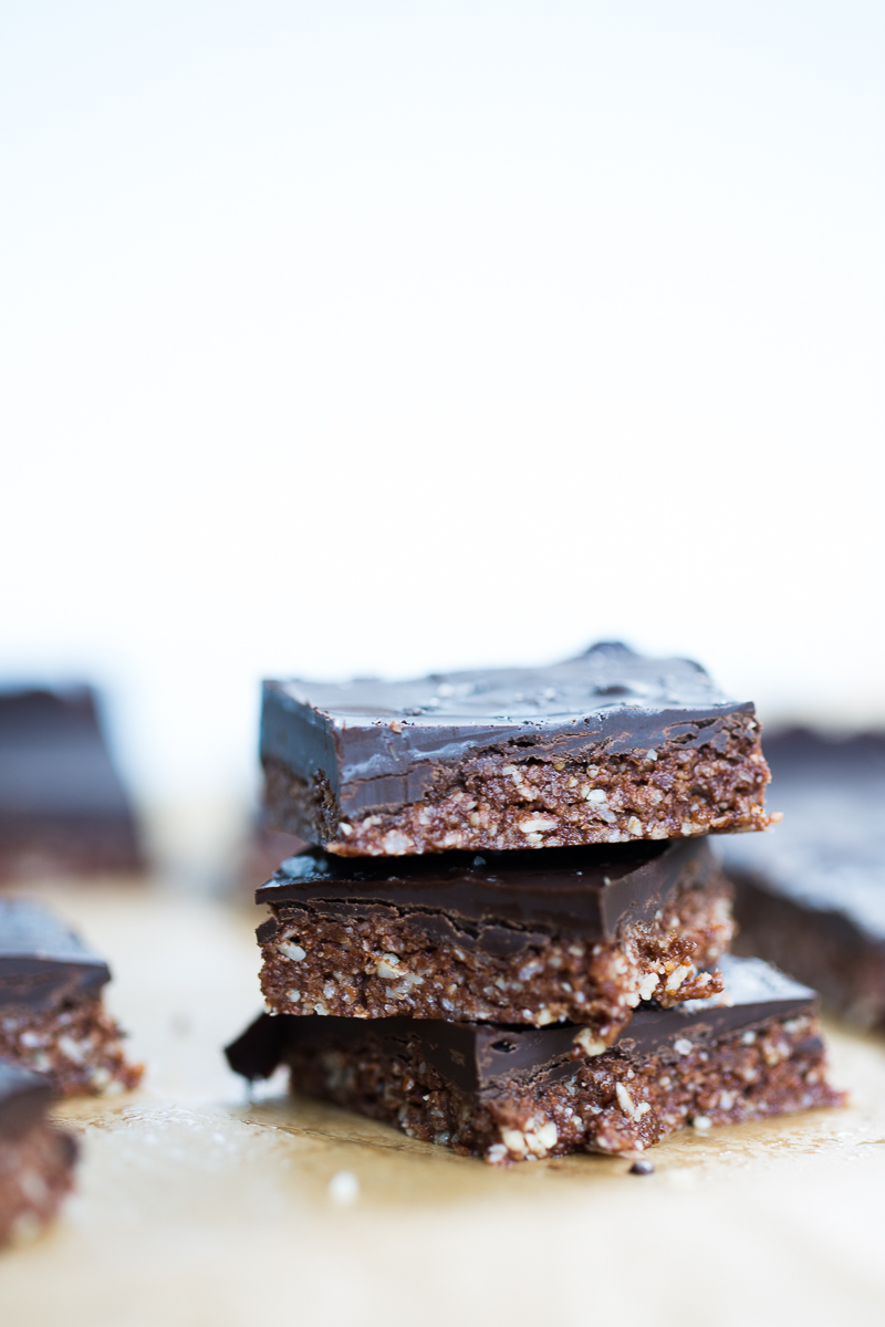 VEGAN ALMOND CHOCOLATE BARS