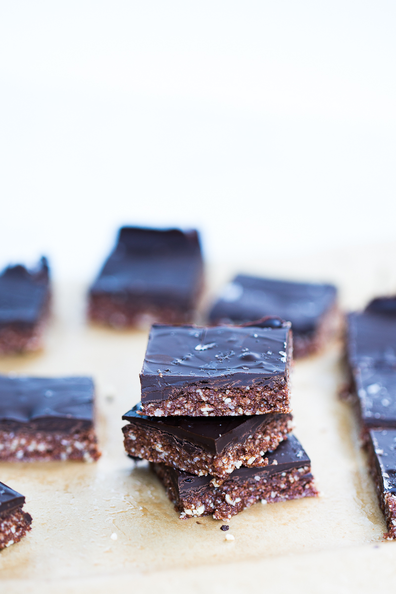 VEGAN ALMOND CHOCOLATE BARS