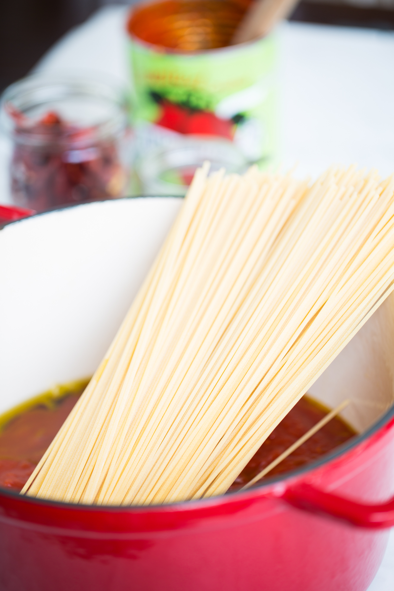 Spaguetti in a dutch oven