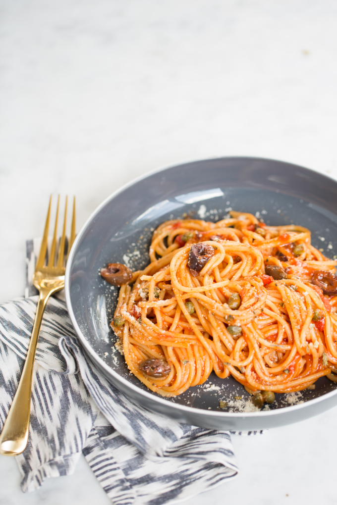 Vegan spaghetti puttanesca (one pot)