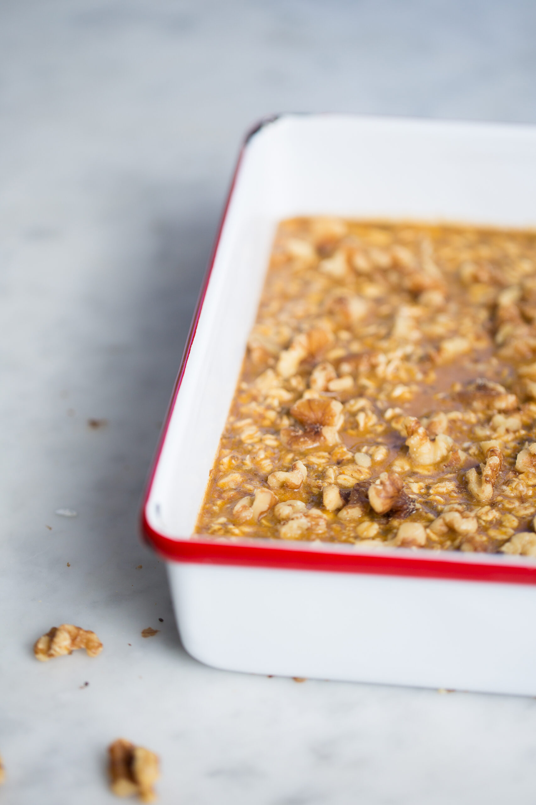 pumpkin baked oatmeal with pumpkin spice mix vegan recipe for a healthy breakfast.