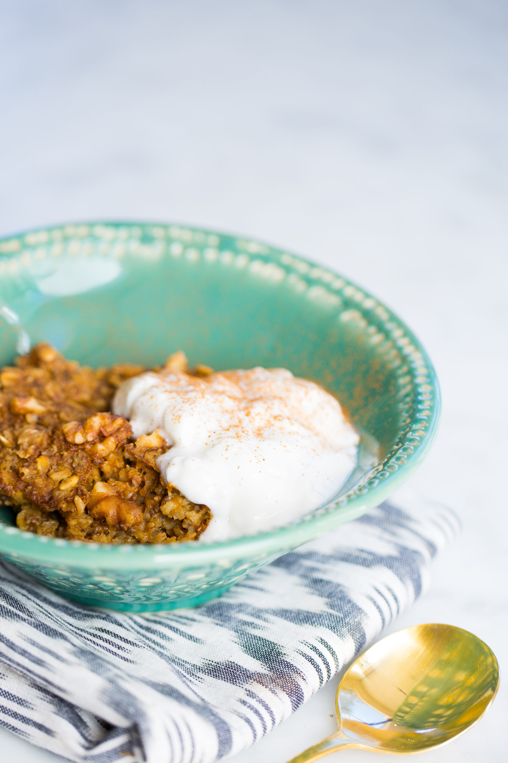 Baked oats with pumpkin spice mix vegan recipe for a healthy breakfast.