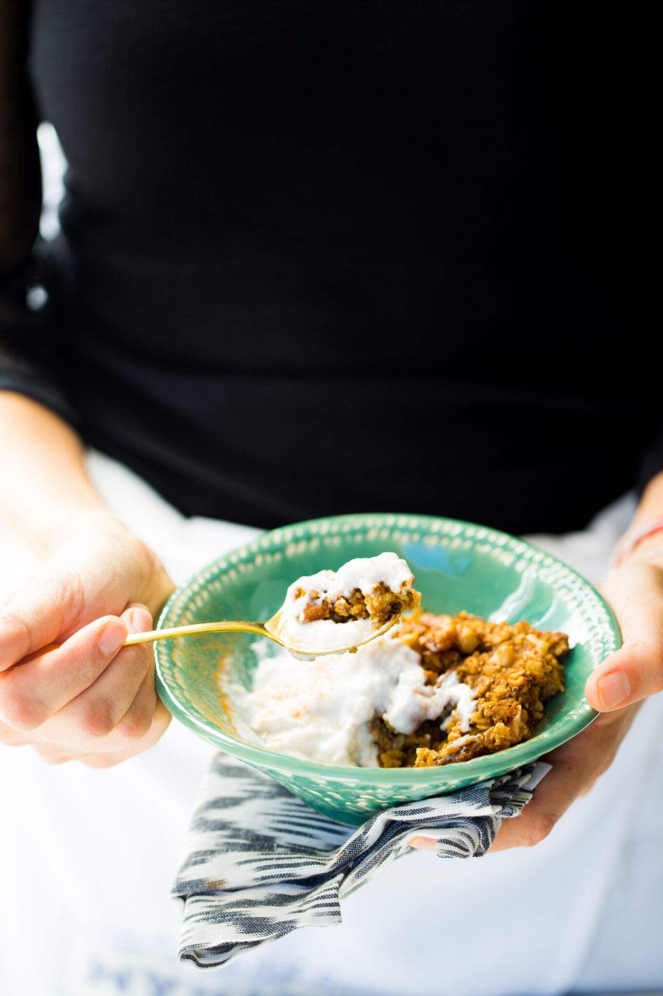 Baked oats with pumpkin spice mix vegan recipe for a healthy breakfast.