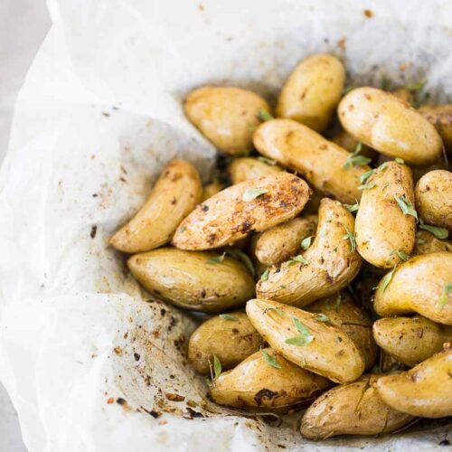 Receta de papas rostizadas con limón y zaatar. Roasted fingerlings with za'atar and lemon juice.