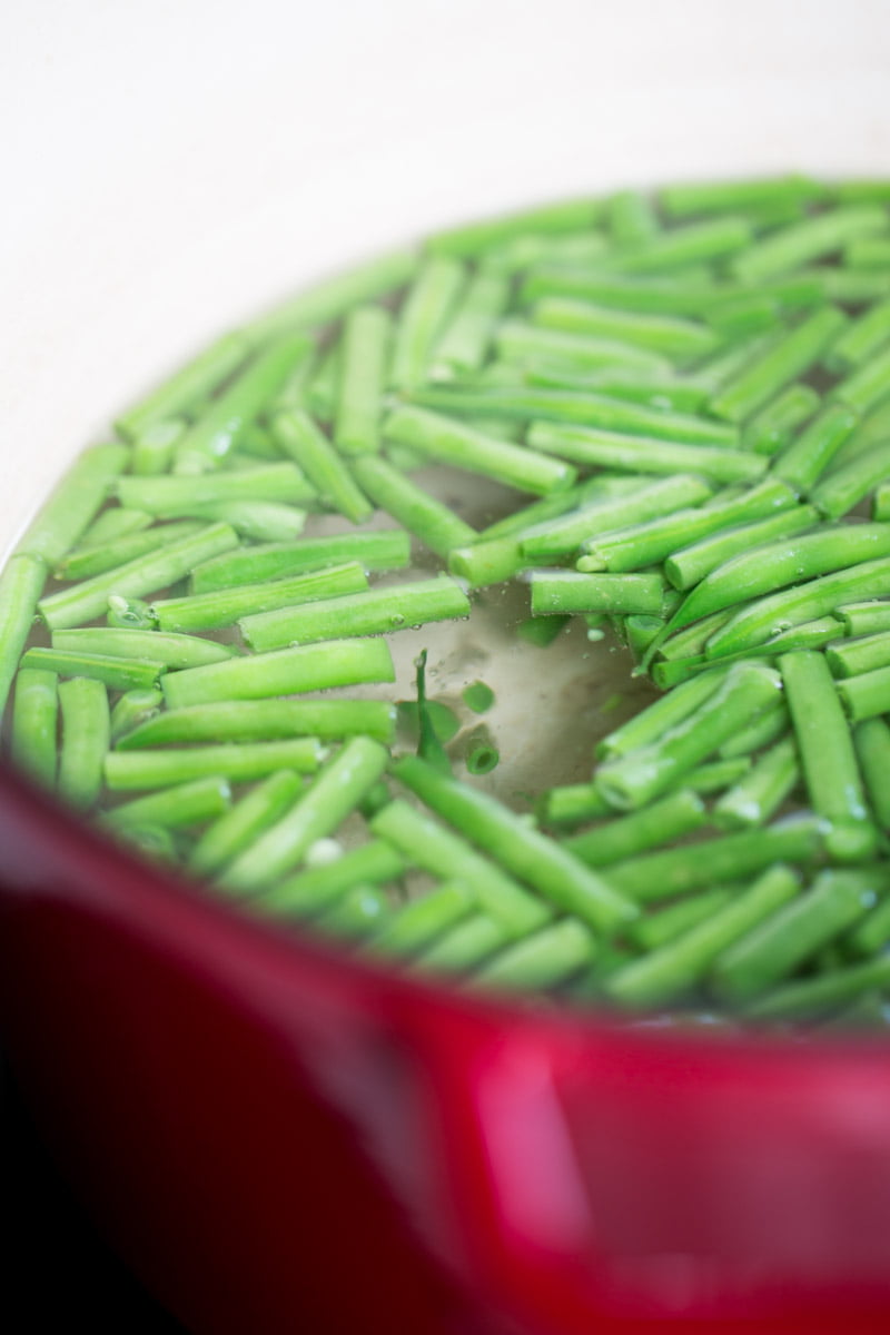 green beans in a cast iron pot