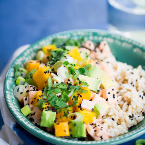 Vega poké bowl met edamame, avocado en srirachamayonaise - Eatertainment