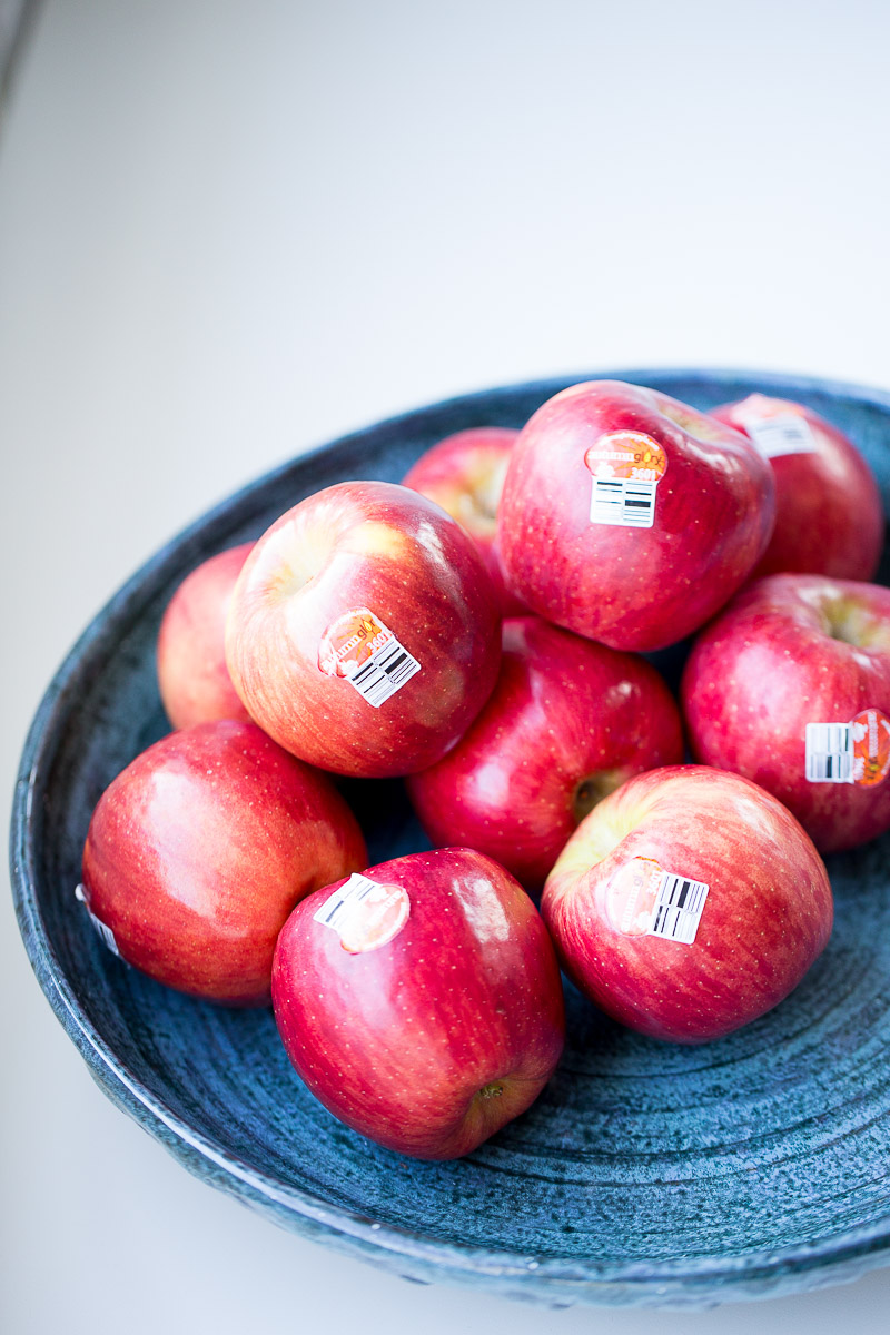 ablue  bowl with apples.