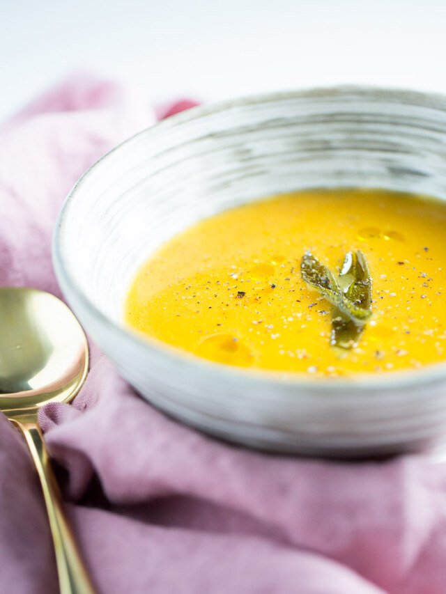 ROASTED BUTTERNUT SQUASH SOUP (VEGAN)