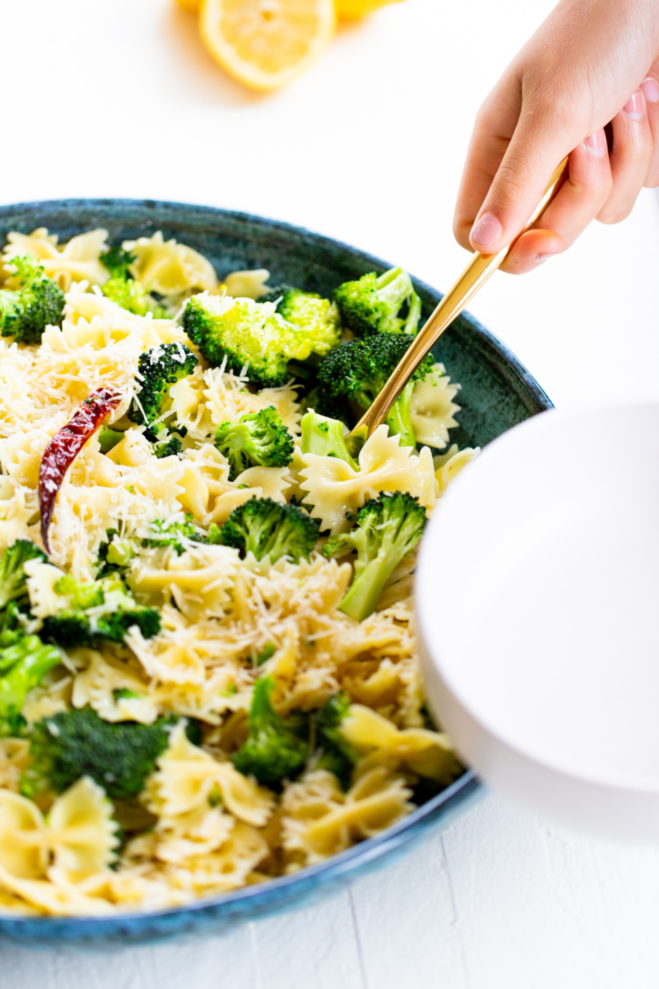 EASY ONE POT PASTA WITH BROCCOLI