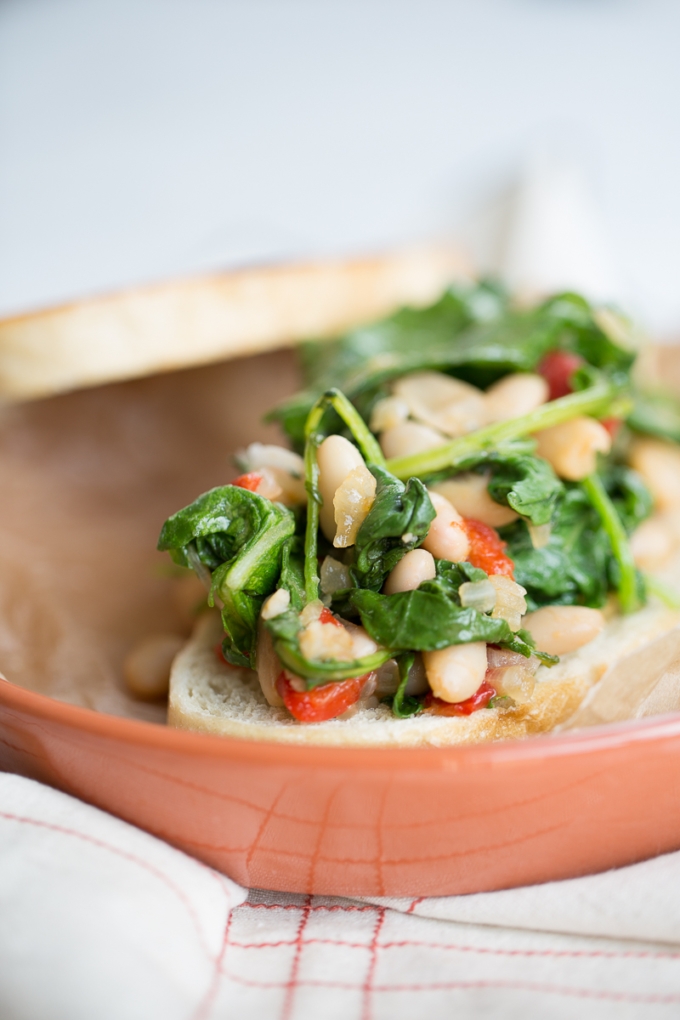 kale con frijol blanco y pimiento