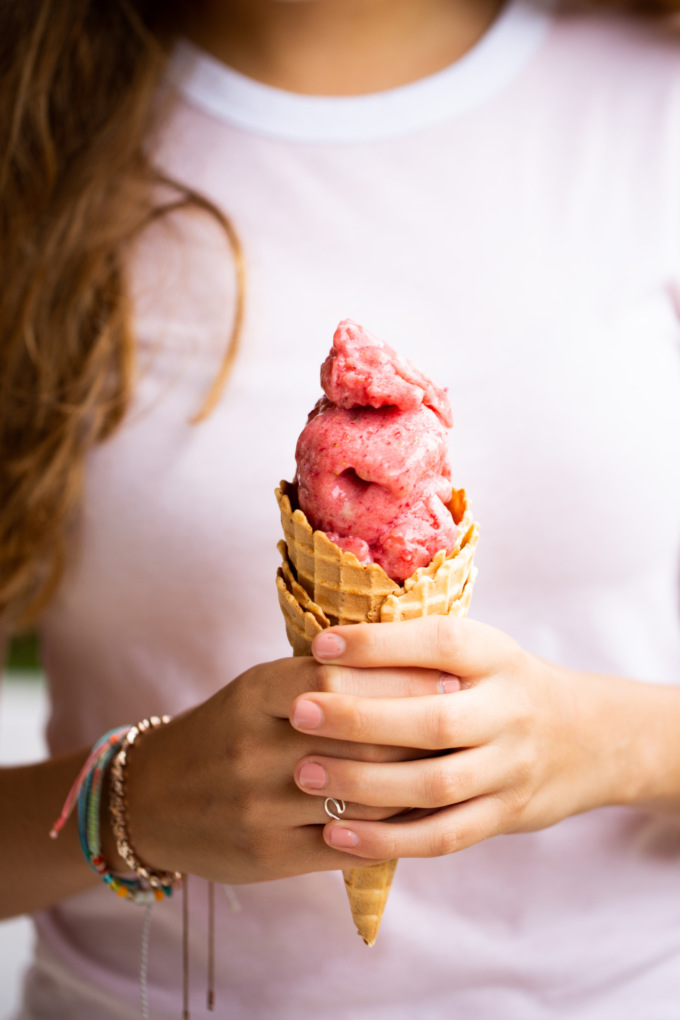 STRAWBERRY AND BANANA ICE CREAM