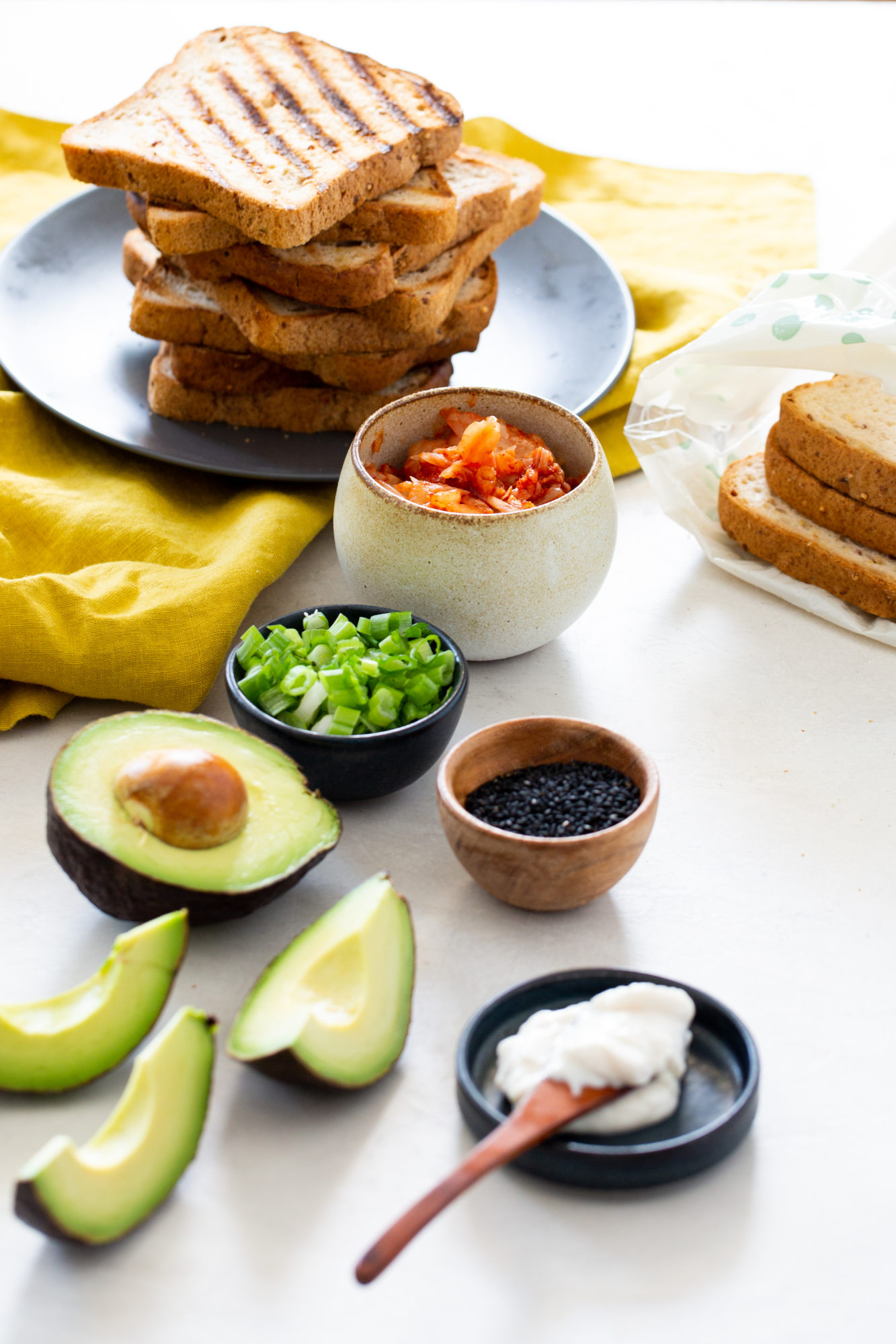 ingredientes para hacer pan con aguacate y kimchi sin gluten