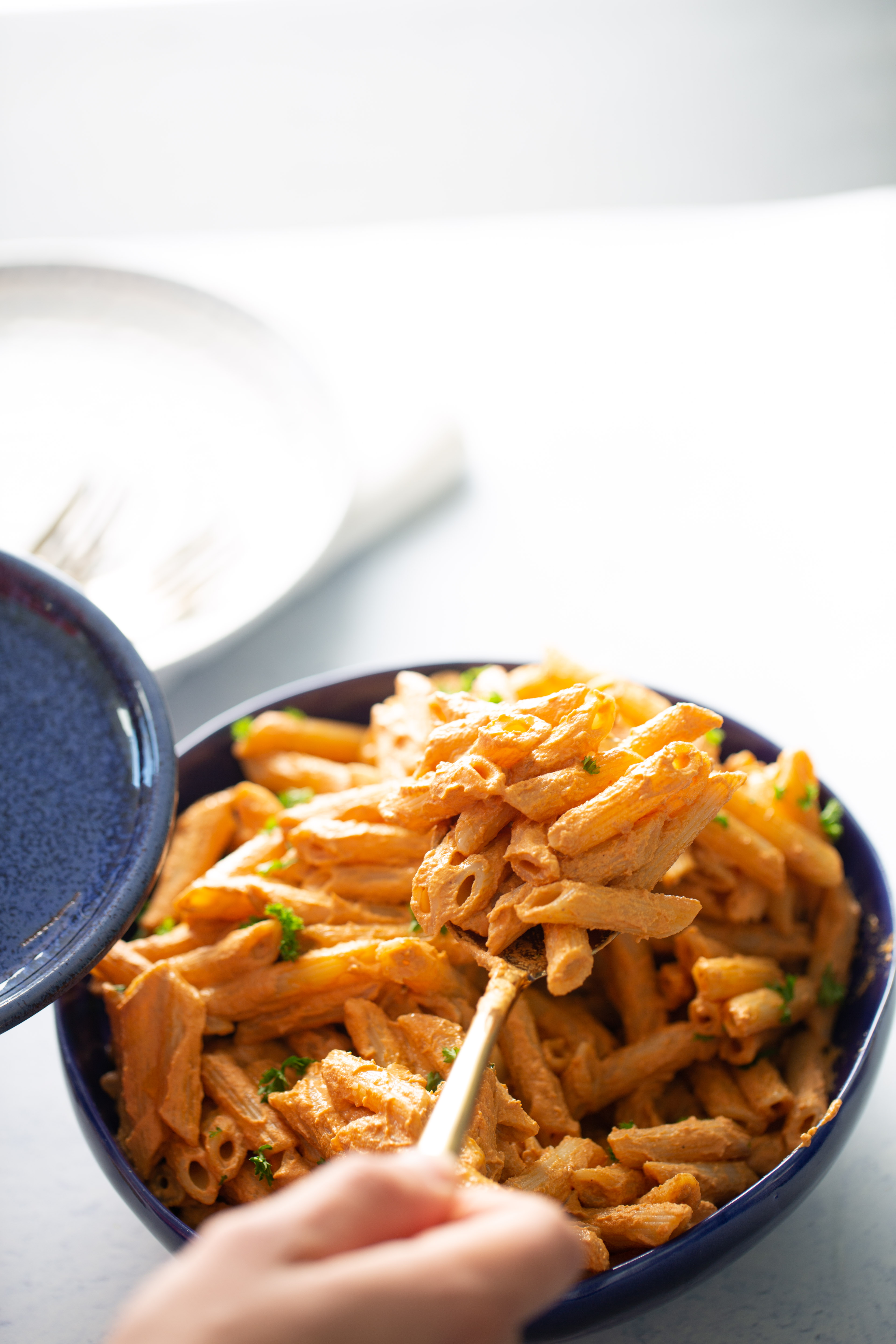 CREAMY VEGAN ROASTED RED PEPPER PASTA