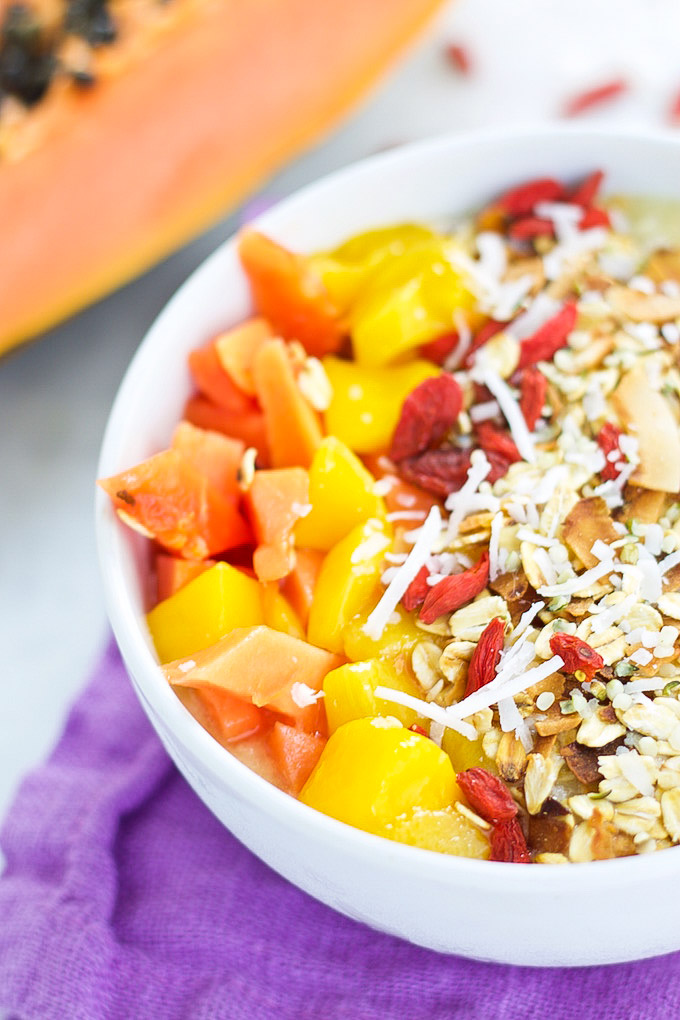 smoothie smoothie bowl with papaya, mango and superfoods