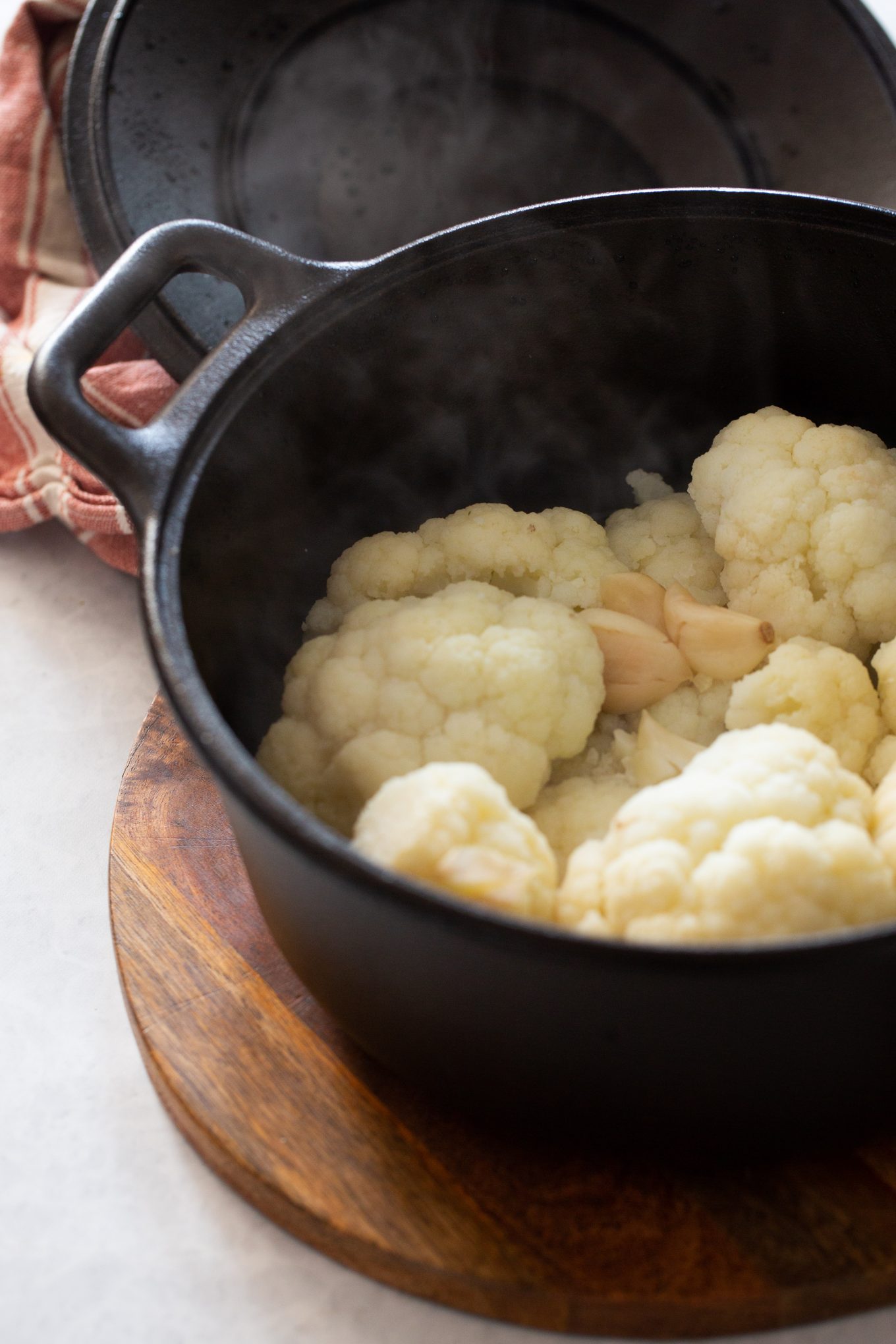 cooked cauliflower with garlic cloves