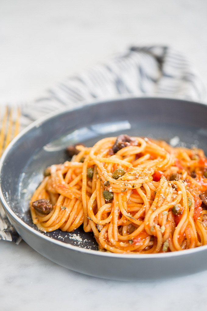 Vegan spaghetti puttanesca (one pot)