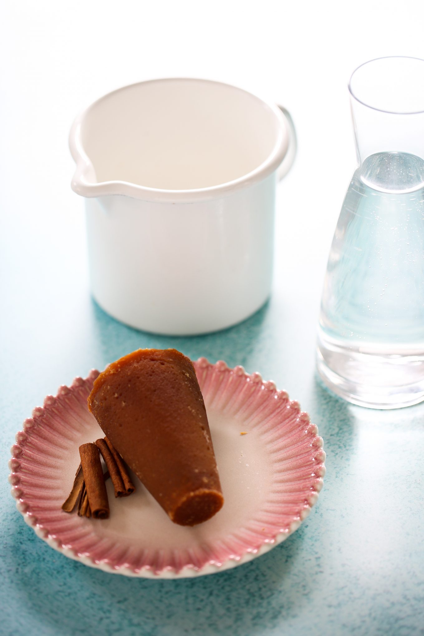 piloncillo cone, cinammon sticks, water