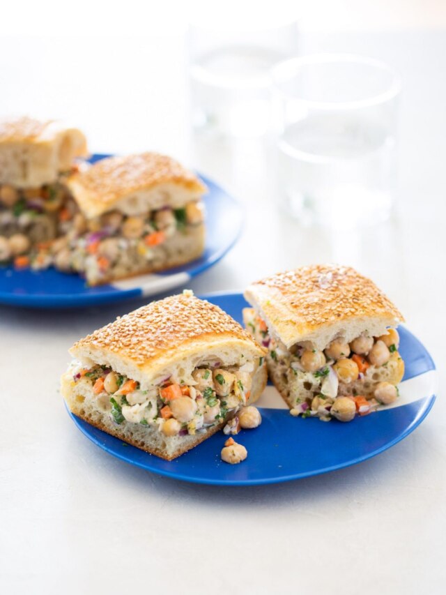 cropped sandwich de ensalada de garbanzo 80 of 102 scaled 1 1.jpg