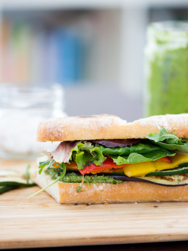 cropped sandwich de verduras asadas con pesto 23 of 32.jpg