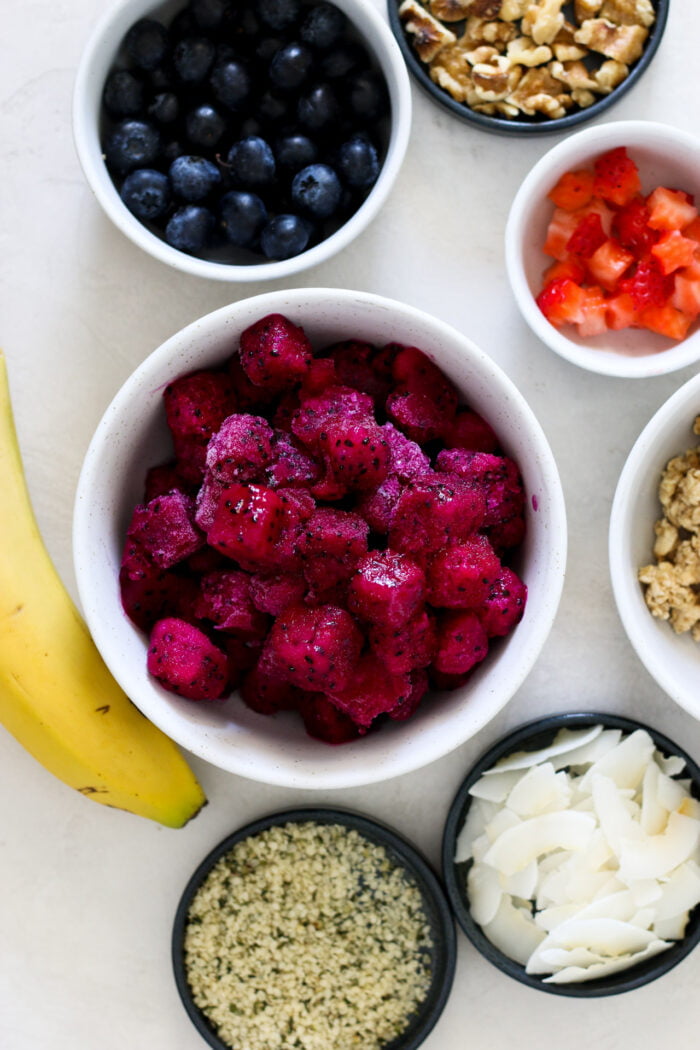 vegan dragon fruit bowl 1
