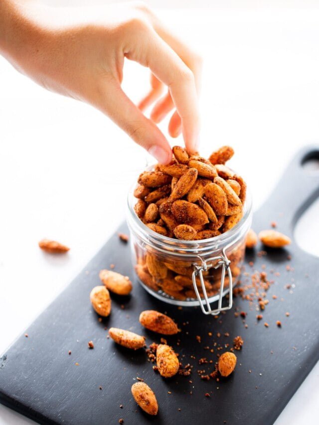 SPICY ROASTED ALMONDS