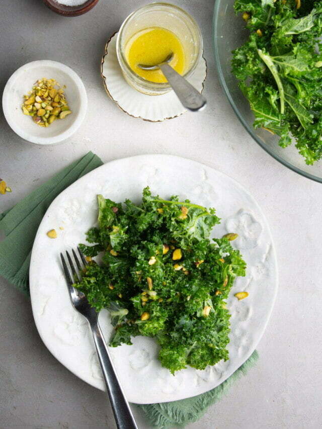 KALE SALAD WITH LEMON DRESSING