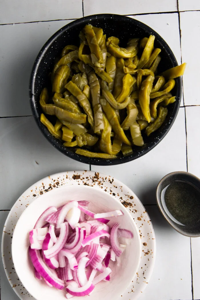 Nopales con huevo (vegano)