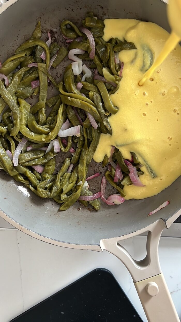 Pouroing the egg into the nopal