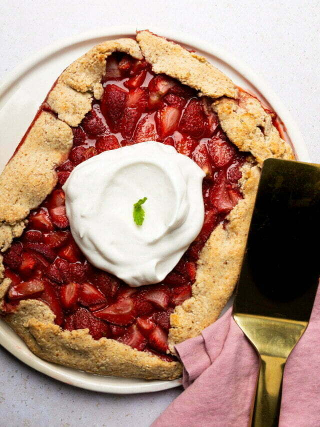 STRAWBERRY GALETTE WITH ALMOND CRUST