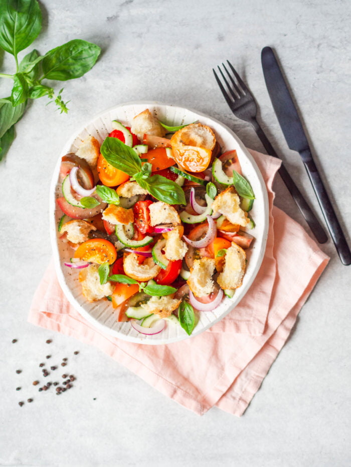 tuscan panzanella, traditional italian salad with tomatoes and bread, basil. mediterranean healthy food.