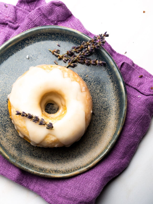 VEGAN LEMON CAKE DONUTS