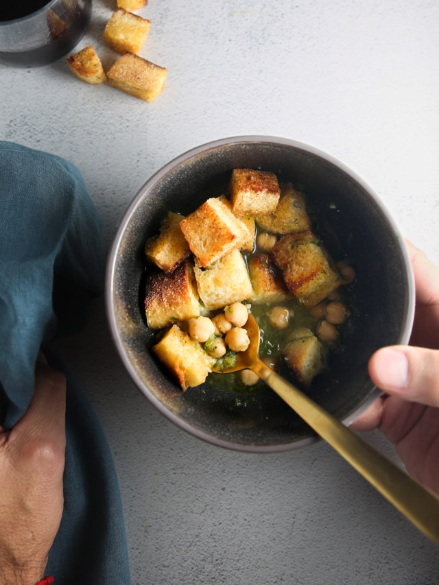 PORTUGUESE GARLIC AND BREAD SOUP WITH CILANTRO